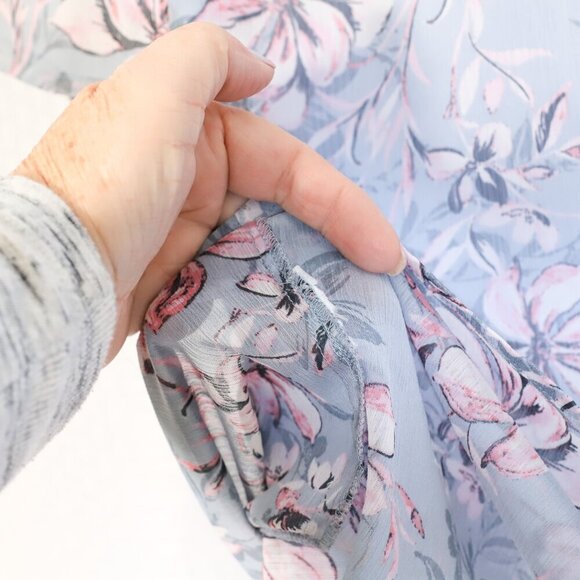 Kut from the Kloth Size L grey/pink ruffle, short sleeve floral pattern lightwei - Picture 8 of 8